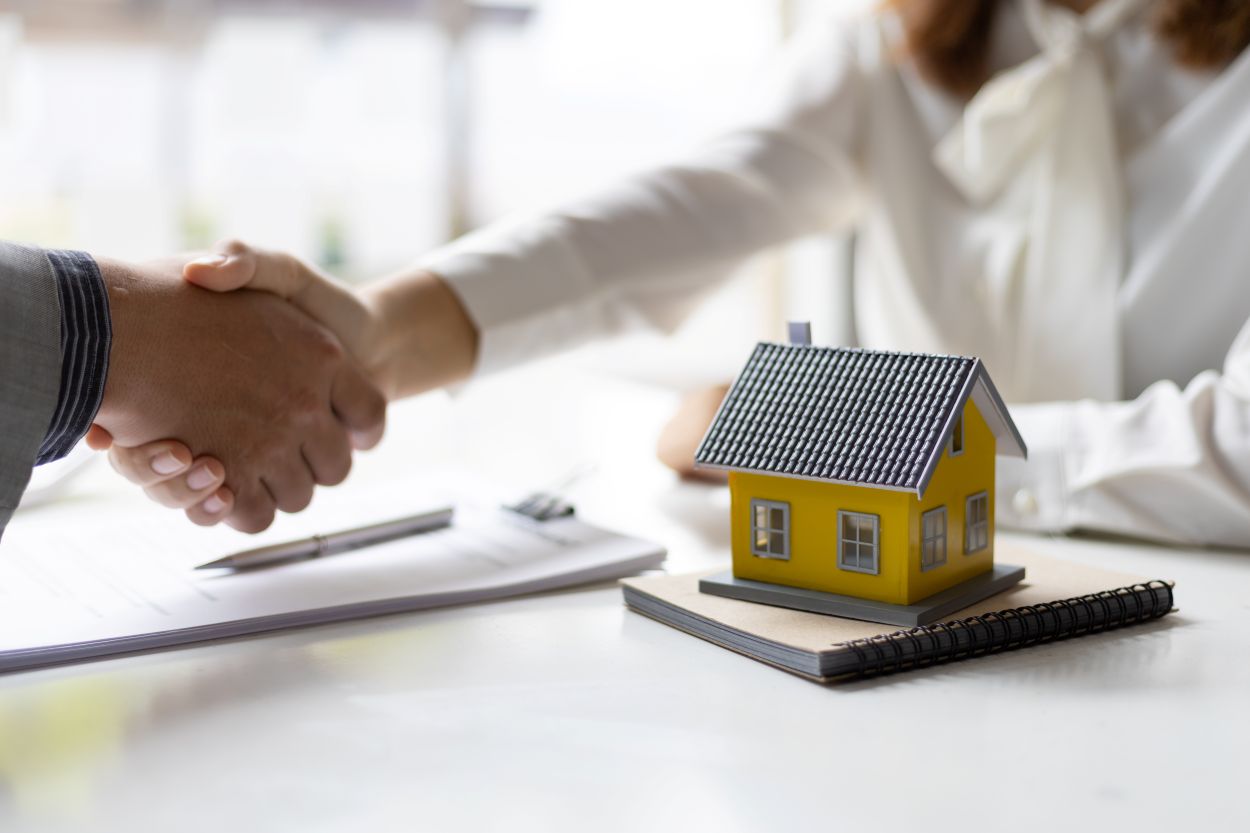 handshake-after-reaching-a-real-estate-deal-signi-2025-03-23-19-39-26-utc